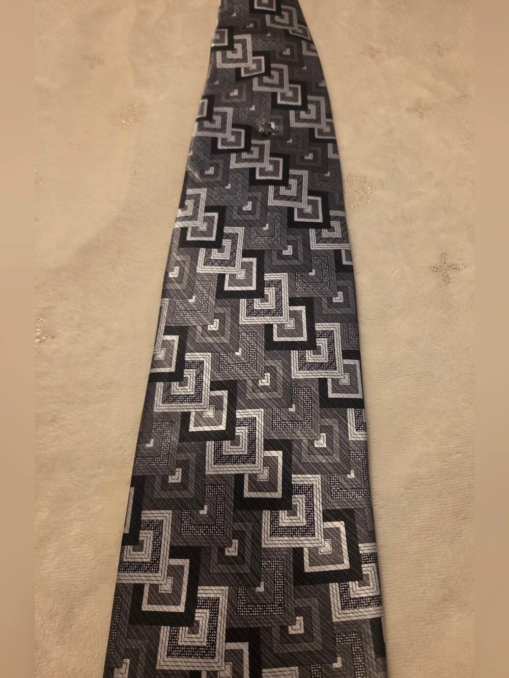 Irvine Park Silk Tie & Tack Classic Geometric Pattern in Black and Gray